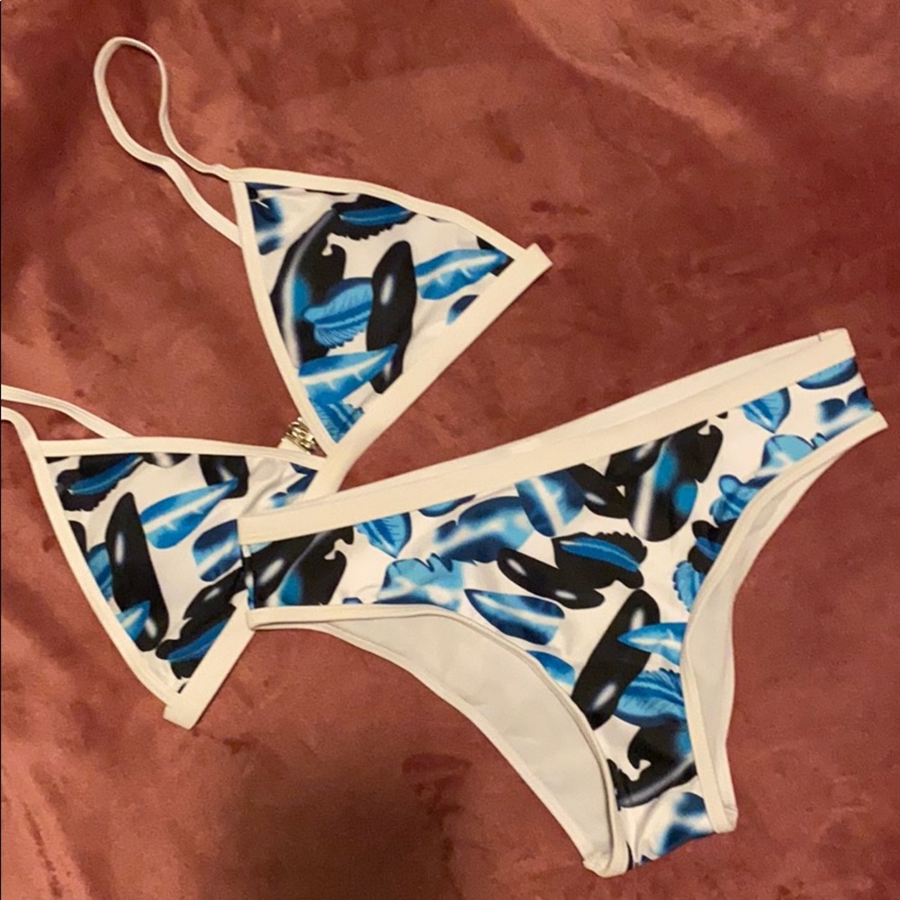 ๐Leaf Print Triangle Bikini Set๐ - Picture 5 of 7